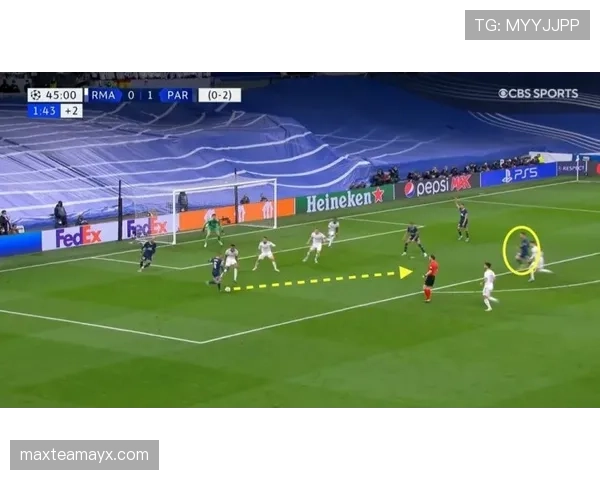 维拉蒂现身街头引球迷热议,生活动态曝光引发关注