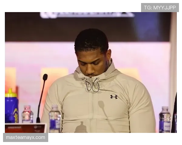 安东尼·约书亚训练完顺手买了辆限量超跑,这还是他“节俭”的日子? 安东尼·约书亚训练完顺手买了辆限量超跑,这还是他“节俭”的日子?