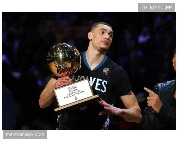 扎克拉文场下买球鞋能砸出个小金库，这日常我服！