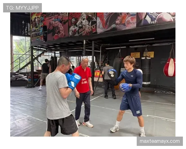 熊朝忠家的米线店开到拳台边上去了？